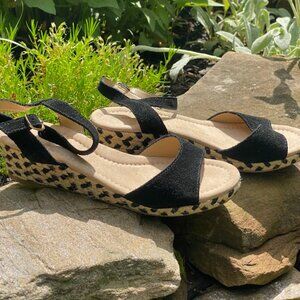 Lands End Black and Tan Sandals